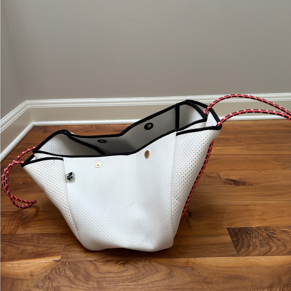 Stylish White Tote Bag with Red Accents